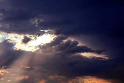 Sunlight rays and cloudy heaven Fotos de archivo
