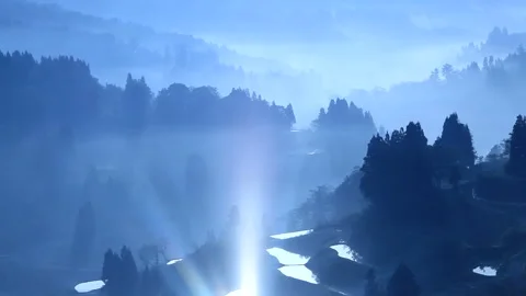 Sunlight Reflected on the Terraced Rice Fields of Hoshitoge and Morning Mist Vídeo Stock 330155522