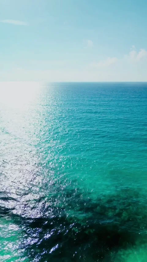 Sunlight reflecting on the open turquoise Caribbean sea from above Stock-Footage 342090316