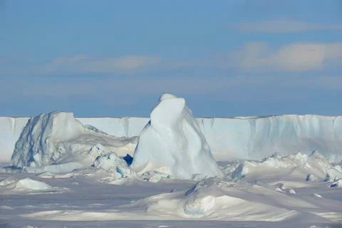Sunlight reflecting on pack ice and an iceberg on Snow Hill Island at the Weddel Stock Photos