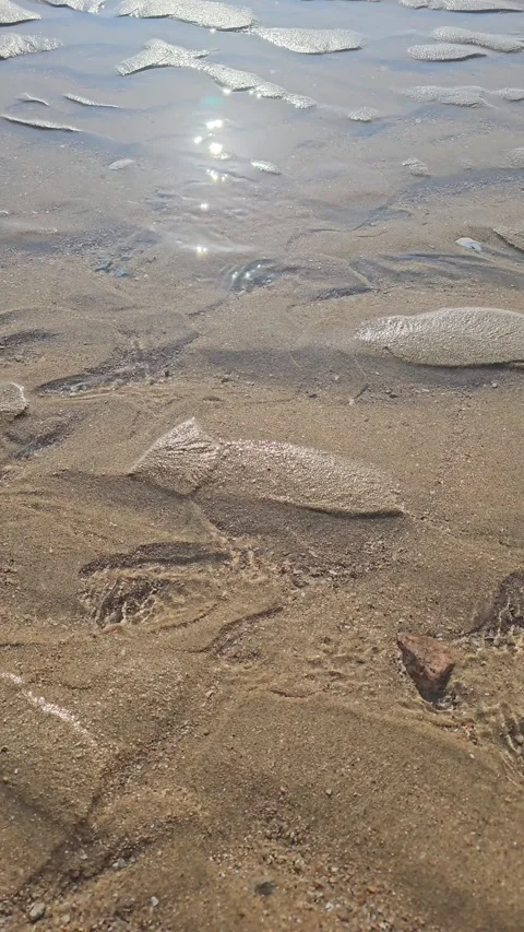 Sunlight Reflection on Wet Tidal Flats Sand Pattern, 4K Vídeos de archivo 330166412