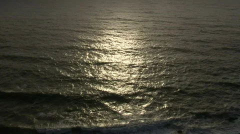 Sunlight reflects on the ocean surface Stock-Footage 359951