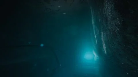 Sunlight shining ,the surface and under the blue ocean, sea wave , with cle.. Foto stock