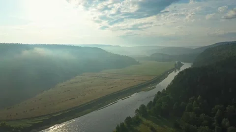 Sunlight shining through fog over river valley 動画素材 288120082
