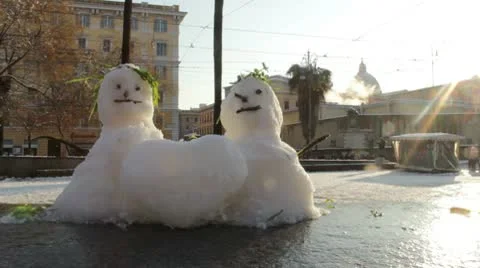 Sunlight snowmans in love Stock-Footage 10770323
