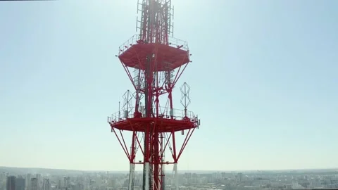Sunlight on a telecom tower, bright sunny day, flying around on drone. the 스톡 동영상 165349282