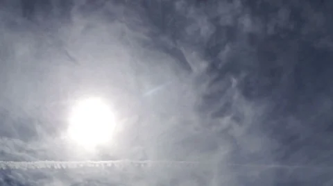 Sunlight through the clouds Vidéo 32272940