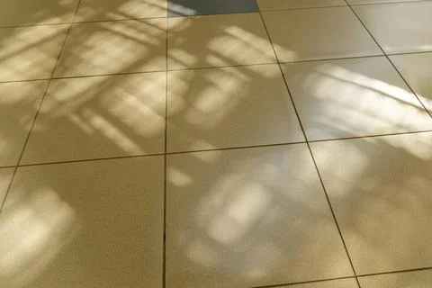 Sunlight on the tile, the rays of the sun on the floor. Selective focus 스톡 사진