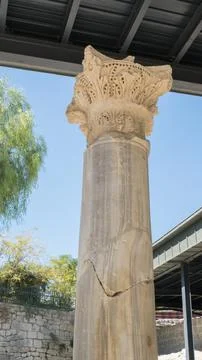 Sunlit Ancient Stone Column in the of St. Nicholas Church, Demre, Turkey Foto stock