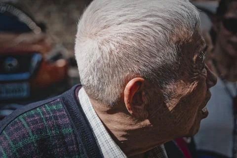Sunlit Close-Up Profile of Elderly Asian Man with White Hair Outdoors Taiwan 스톡 사진