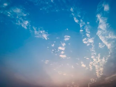 Sunlit Cloudscape in Blue Sky Static Background 스톡 사진
