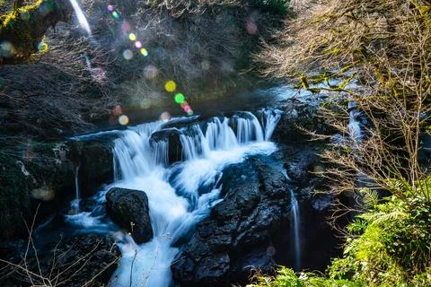 Sunlit Multi-Cascade Waterfall Stock-Fotos