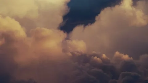 Sunlit Towering Evening Cloud Formation Above Tropical Coast Vídeos de archivo 337092413