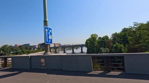 Sunny Bridge View Over Vltava River in Prague Stockbeeldmateriaal 321046932