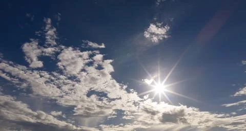 Sunny in cloudscape. Sunny rays on sky. Sunny bright daylight background. S.. Foto stock