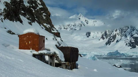 Sunny Day at Antarctic Base Vídeo Stock 58797791