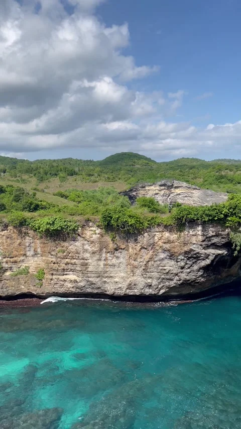 Sunny day at Broken beach middle of summer in Bali Indonesia Stock-Footage 282672439