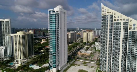 Into the Sunny Isles skyline Video stock 197052229