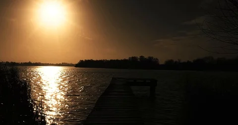 Sunny lake slowmo Video stock 122497129