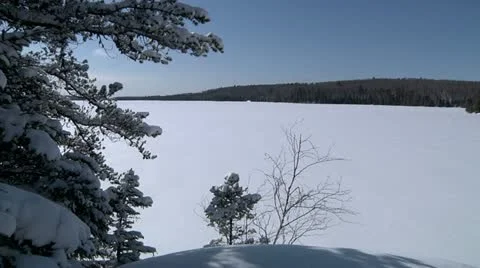 Sunny lake in winter 库存影片 10804857