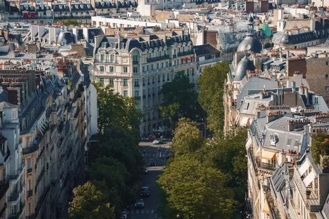 Sunny Paris Skyline with Eiffel Tower and Seine River Fotos Stock