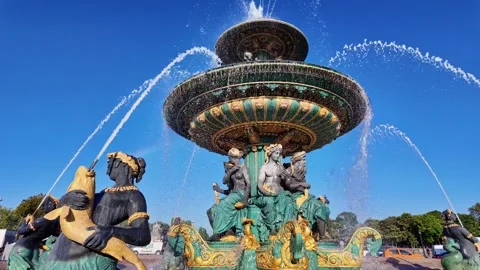 Sunny Place de la Concorde fountain in Paris Stock Footage 334941530