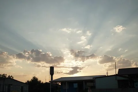 Sunny rays in sky. Sunset or sunrise time. Sunlight breaks through the clouds in Foto stock