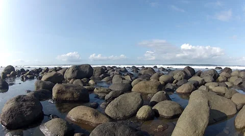 Sunny rocky beach 스톡 동영상 35845814