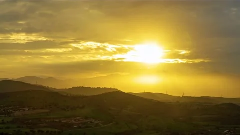 Sunny shades behind clouds in evening Vídeo Stock 170299568