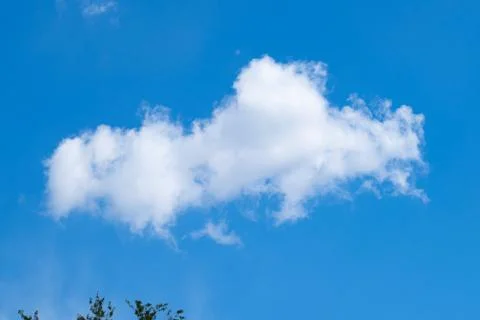 In sunny spring summer, clouds float on blue sky.  Foto stock