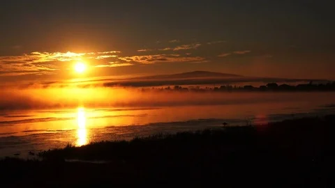 Sunny sunset over the river. Vídeos de archivo 74938775