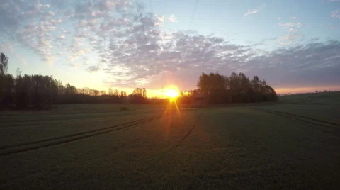 Sunrise above fields, time lapse 4K Stockbeeldmateriaal 62910204