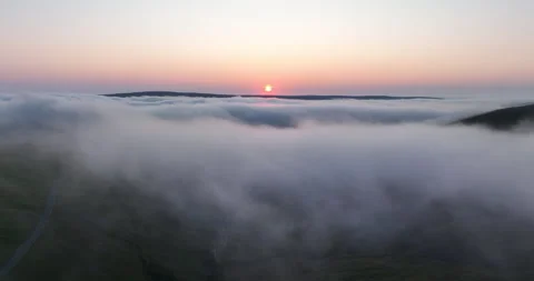 Sunrise above the low hanging clouds Stock-Footage 249035921