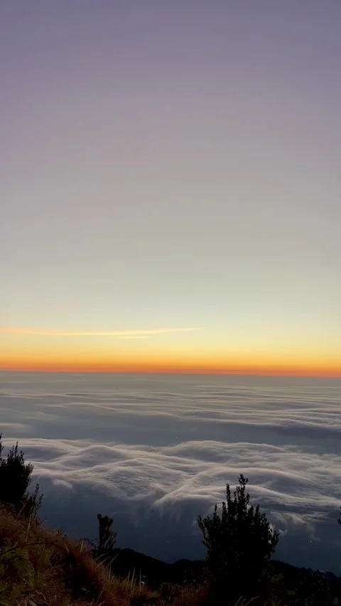 Sunrise Above a Sea of Clouds Video stock 342029568