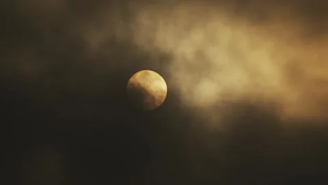 The sunrise and the clouds covering the sky Stock-Footage 342023751