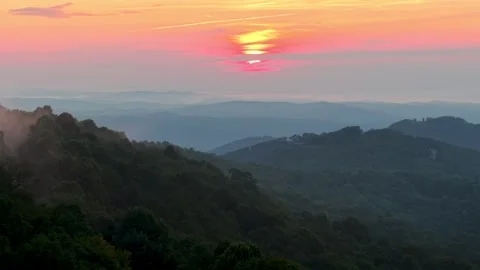 Sunrise and fog blue ridge mountains 動画素材 345170553