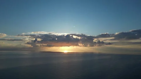 The sunrise and the sea. Video stock 265684124
