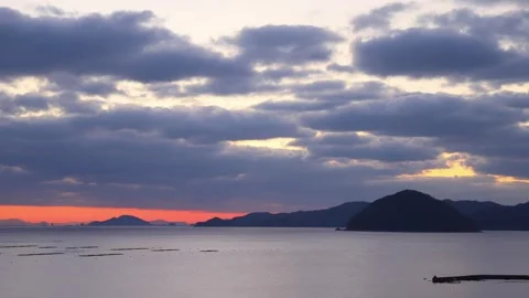 Sunrise and sunbeams from the observation deck (Usuki City, Oita Prefecture) Stock Footage 337745140