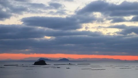Sunrise and sunbeams from the observation deck (Usuki City, Oita Prefecture) Stock Footage 337745152
