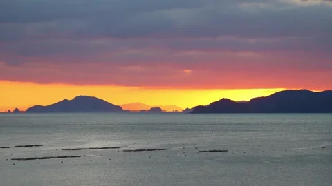 Sunrise and sunbeams from the observation deck (Usuki City, Oita Prefecture) Stock Footage 337745156
