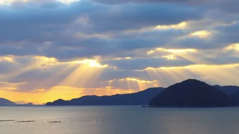 Sunrise and sunbeams from the observation deck (Usuki City, Oita Prefecture) Stock Footage 337745161