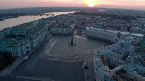 Sunrise on the background of the palace square Stock Footage 120350690