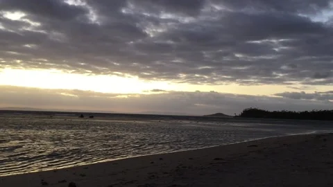 Sunrise at the Beach_2 스톡 동영상 142187913