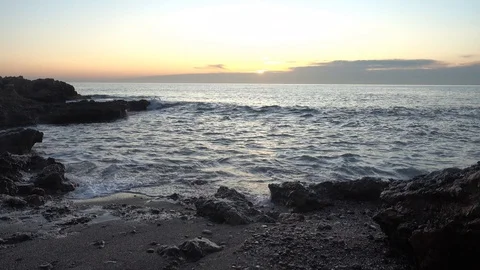 A sunrise on the beaches of Oropesa Video stock 122813544