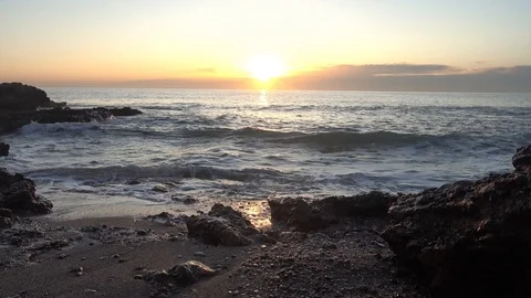 A sunrise on the beaches of Oropesa Video stock 122813981
