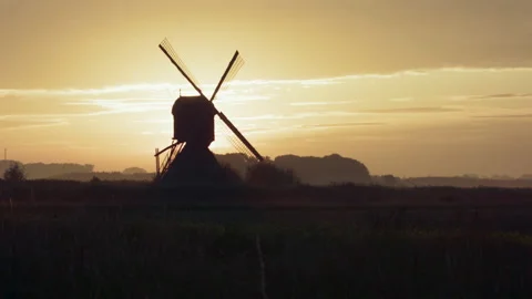 Sunrise behind a Dutch windmill 動画素材 144845190