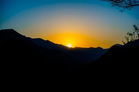 Sunrise behind the mountains of Rishikesh, Stock-Fotos