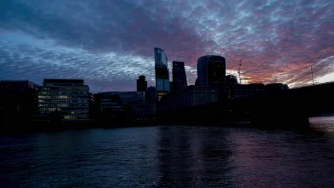 Sunrise in city, hyperlapse shot of modern skyscrapers against colourful sky Vídeos de archivo 202034616