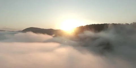 Sunrise Cloud Fly-Over in Blue Ridge Mountains 库存影片 139171765