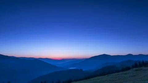 Sunrise in the Cloudless Sky over the Mountains. Time Lapse 库存影片 106463663